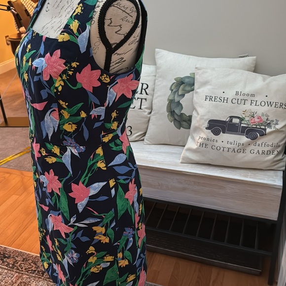 EUC J. Crew Floral Dress is size 6. - Picture 3 of 9